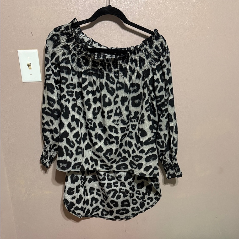 Stylish Black and White Leopard Print Women's Top